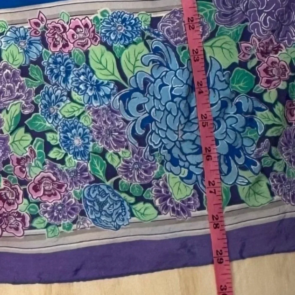 Oscar de la Renta Vintage Square Floral Scarf Blue Purple Chrysanthemum 30x30